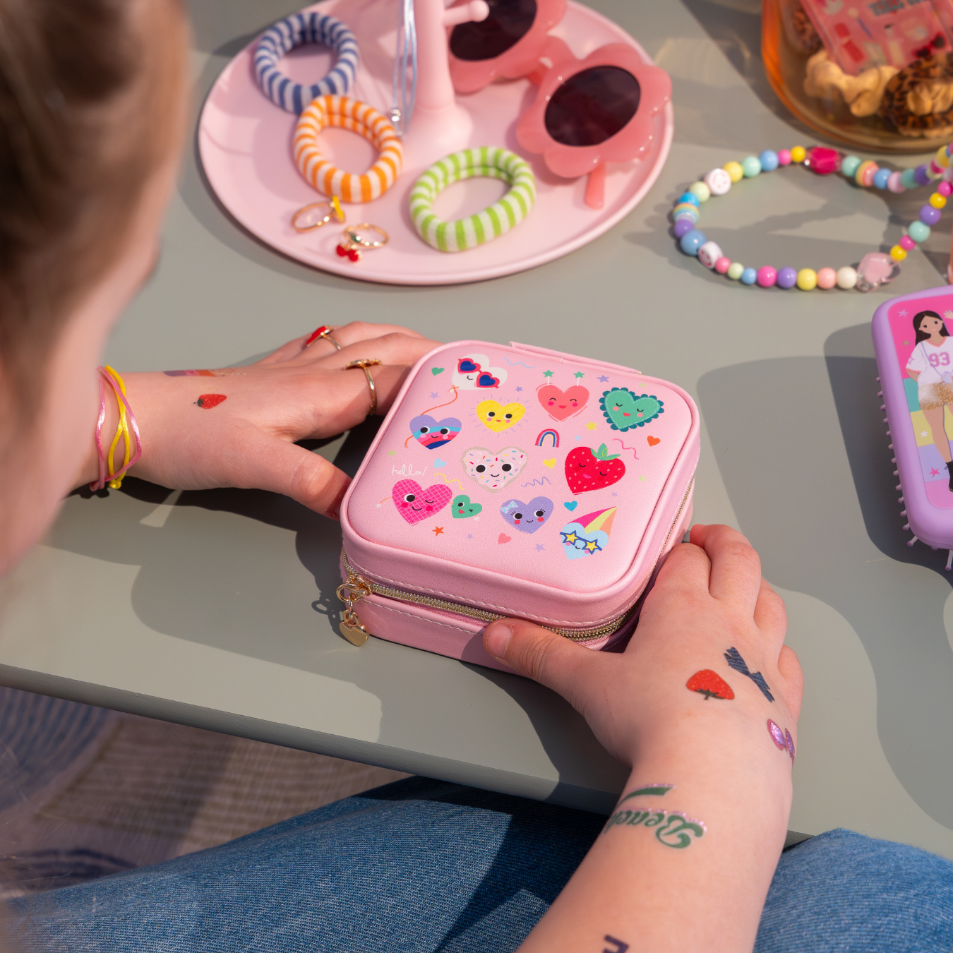 Portable jewellery case in 3 fun designs!
