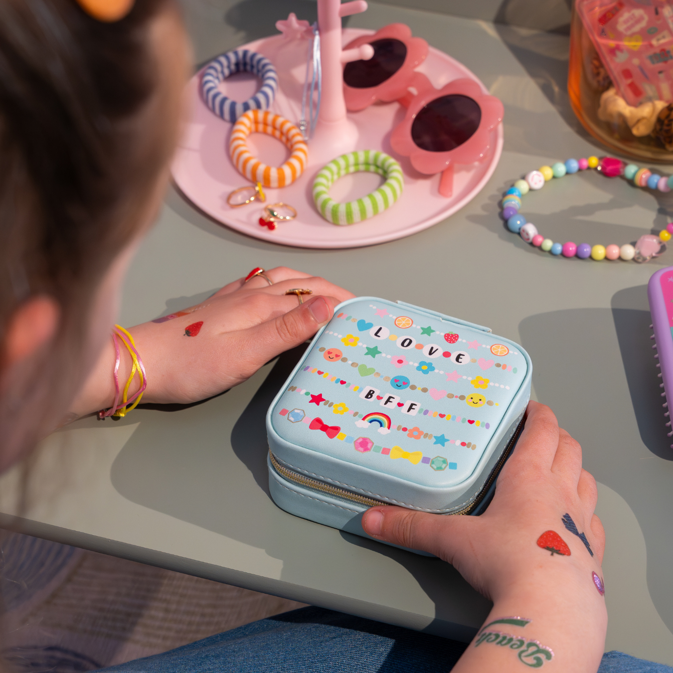 Portable jewellery case in 3 fun designs!