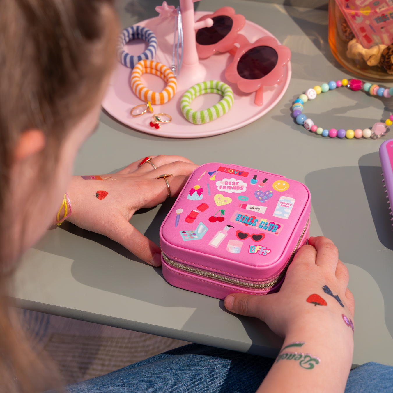 Portable jewellery case in 3 fun designs!
