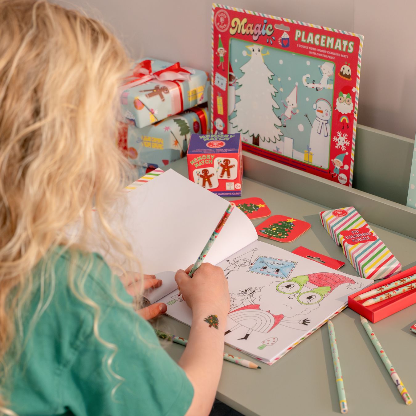 Colouring book with stickers and scented cover - Christmas design