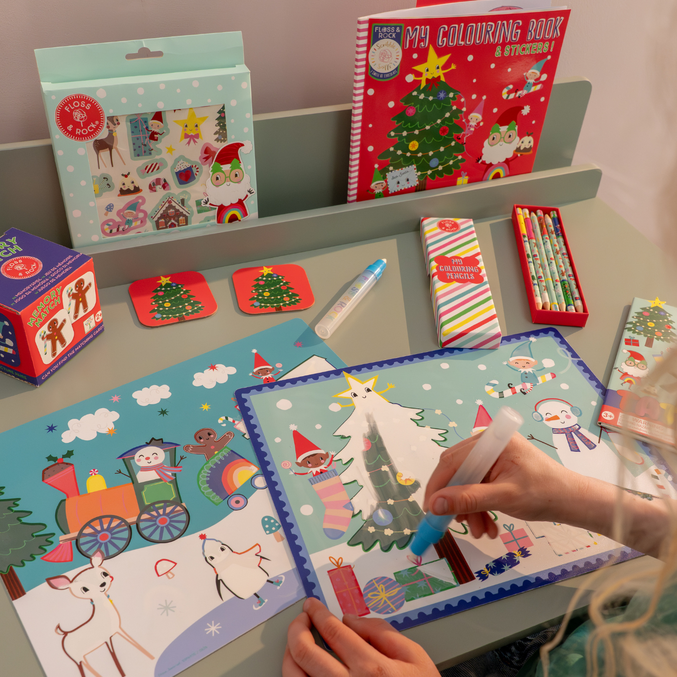 Reusable mess-free Placemat to draw on (Christmas design)